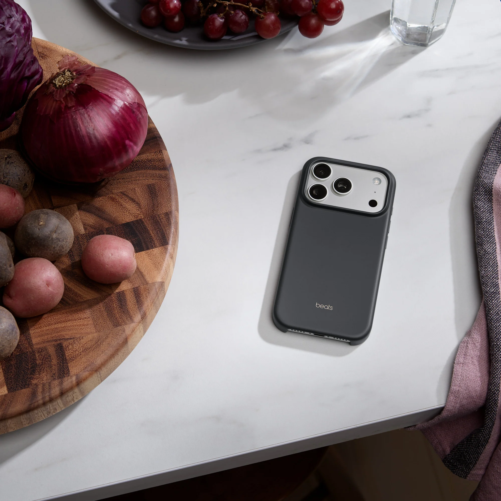 Beats Coque avec MagSafe pour iPhone 17 Pro • Gris granite - Image 3